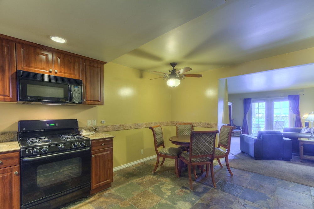 Oceanside Marina Suites 33/43