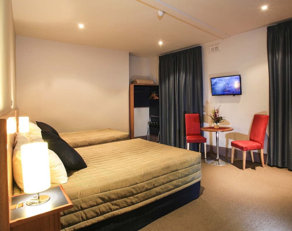 Central Hotel 5/55