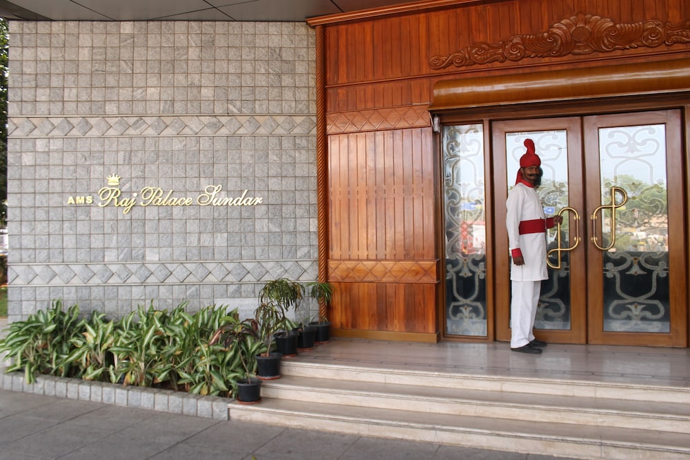 Raj Palace Sundar 7/42