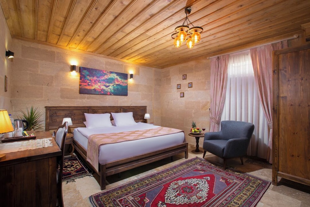 Downstairs, Stone, Queen Bed