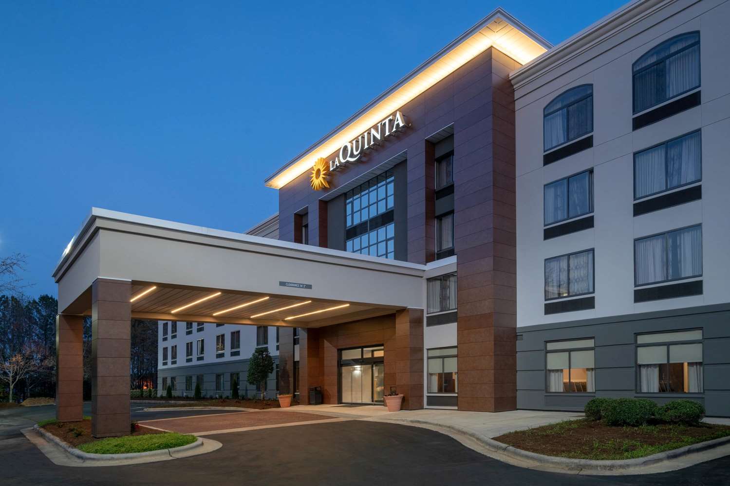 La Quinta Inn and Suites by Wyndham Raleigh Downtown North 41/47