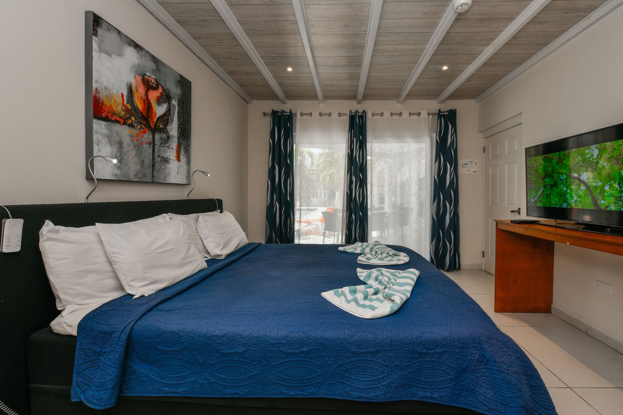 Villa, 4 King Beds, Single Bed, Pool Side, Private Garden, Hot Tub, Xxl