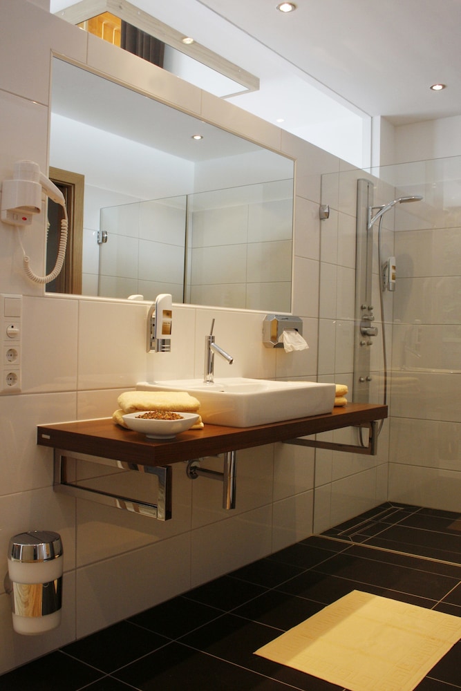 HOTEL ALMFRIEDEN 50/50