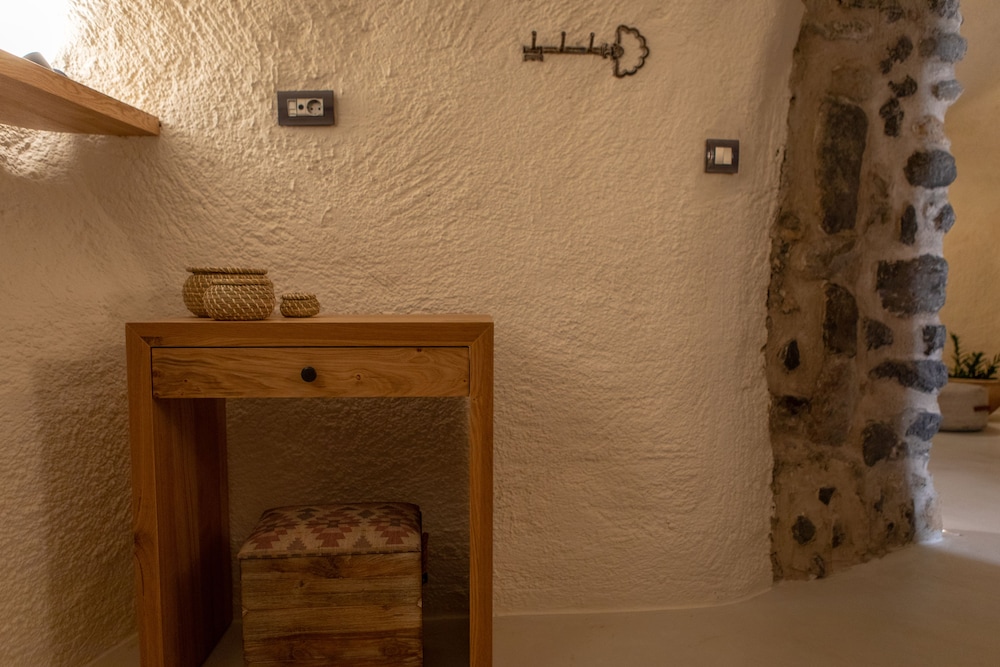 Nalas Cave Suite - Adults Only 20/50