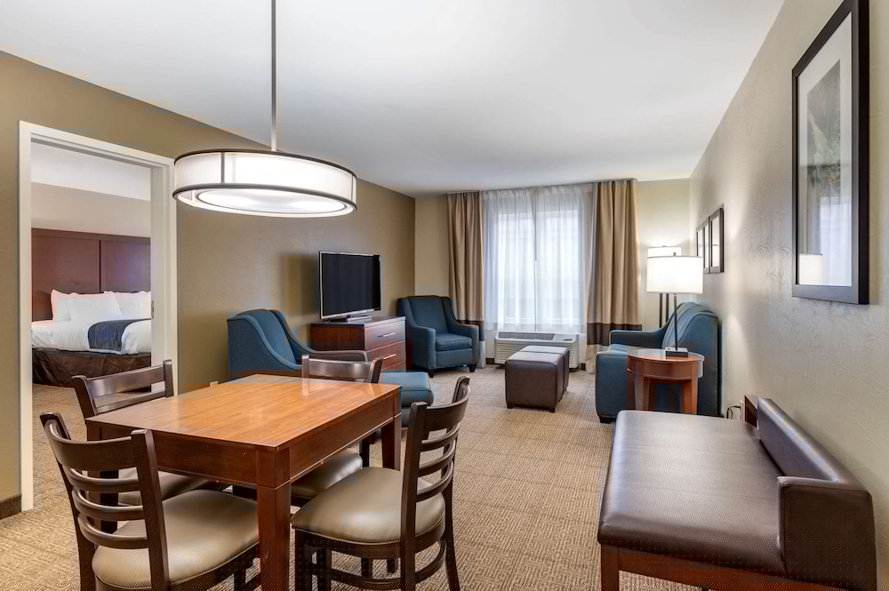 Comfort Inn & Suites Northern Kentucky 34/48
