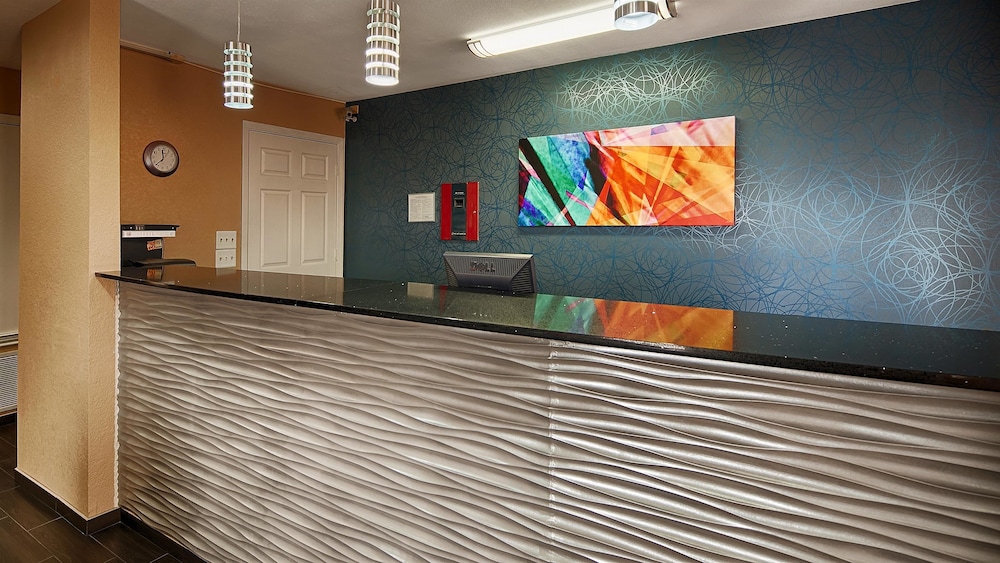 Best Western Cedar Inn 5/24