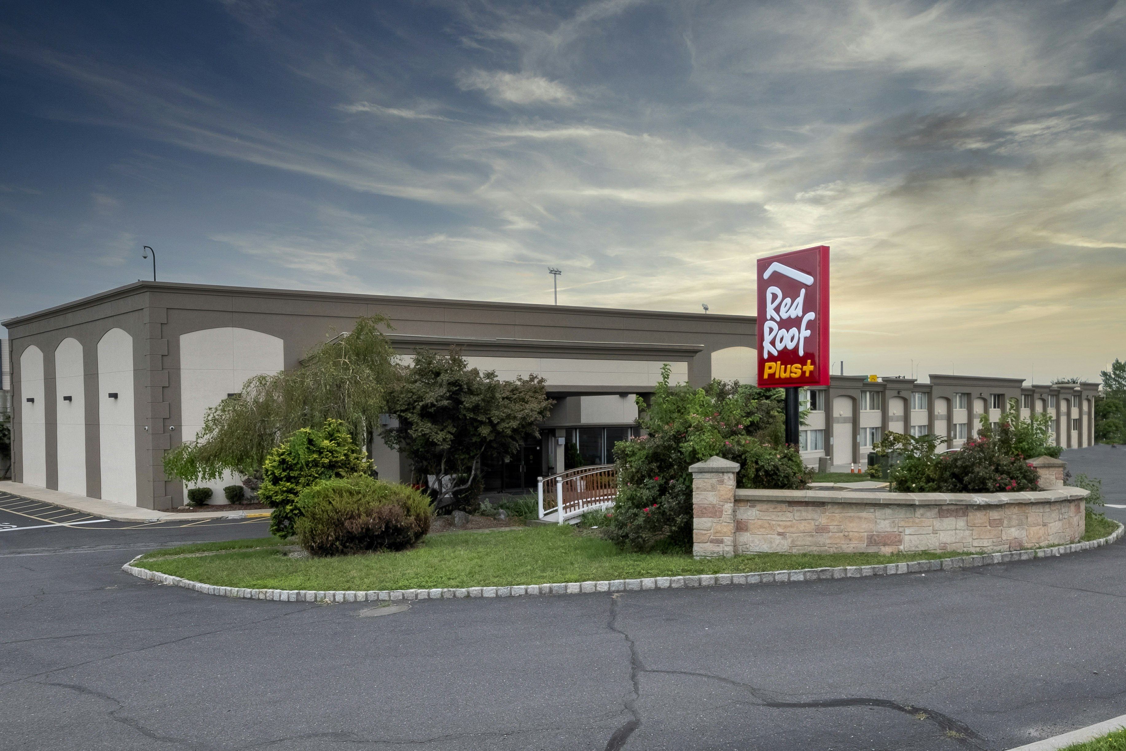 Red Roof PLUS Woodbridge - Carteret 23/27
