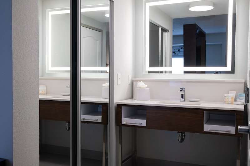 Hampton Inn and Suites Los Angeles /Sherman Oaks (ex Hampton Suites LAX Van Nuys) 29/29