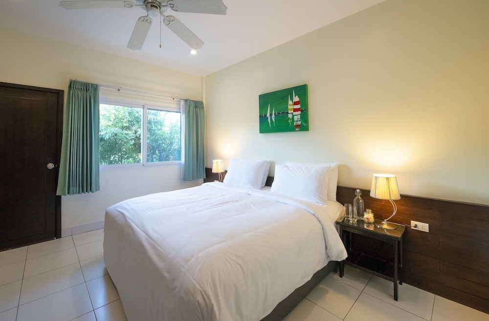 The Lokal Hotel Phuket 8/37