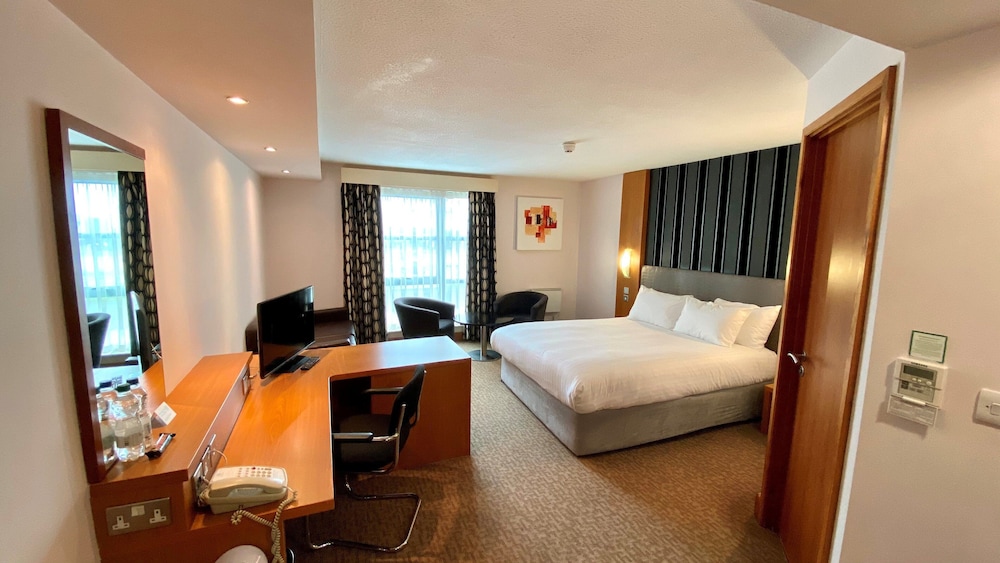 HOLIDAY INN MANCHESTER-CENTRAL PARK 8/73