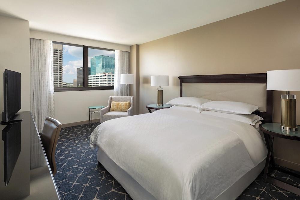 Deluxe, King Bed, City View, Accessible