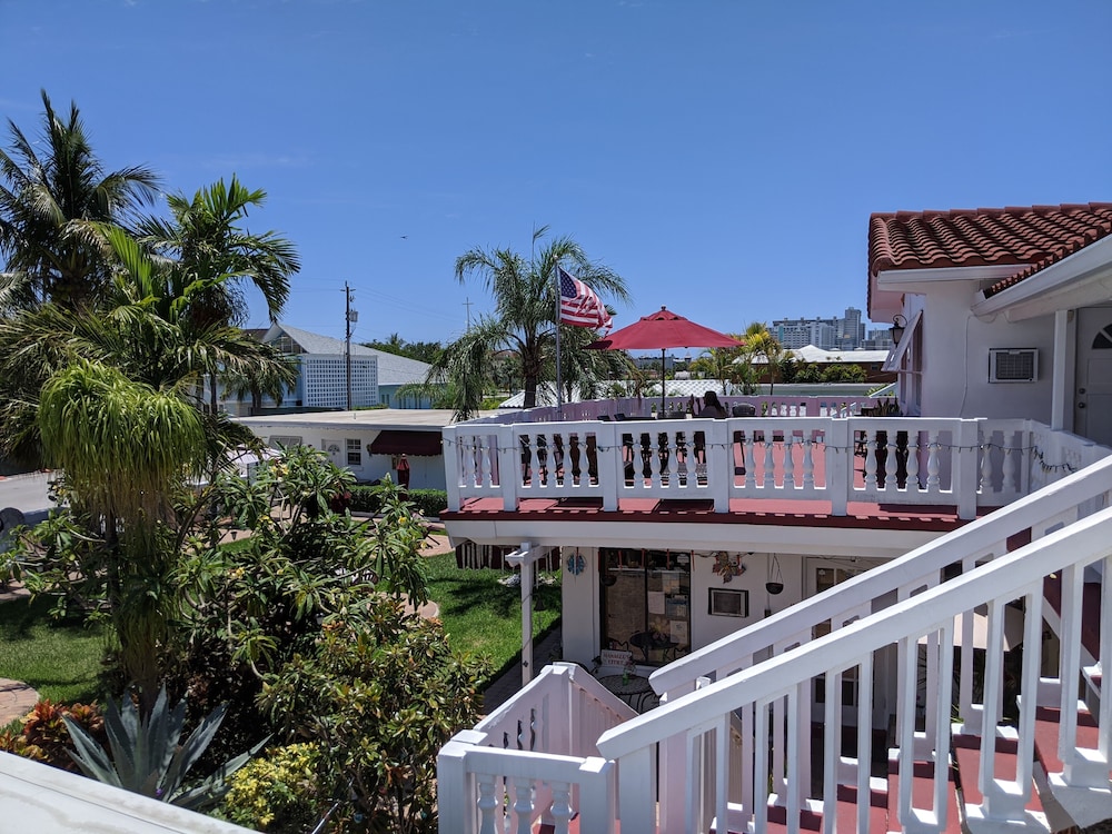 Breakaway Inn 2/68