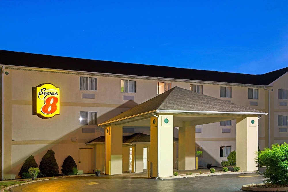Super 8 By Wyndham Pontoon Beach Il St Louis Mo Area 1/29
