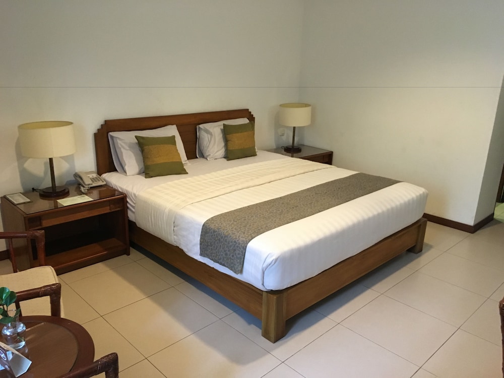 Paniisan Hotel 6/24