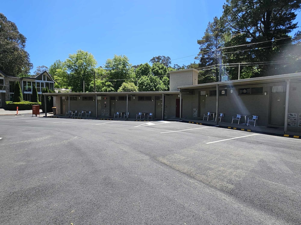 BRIGHT MOTOR INN 37/44