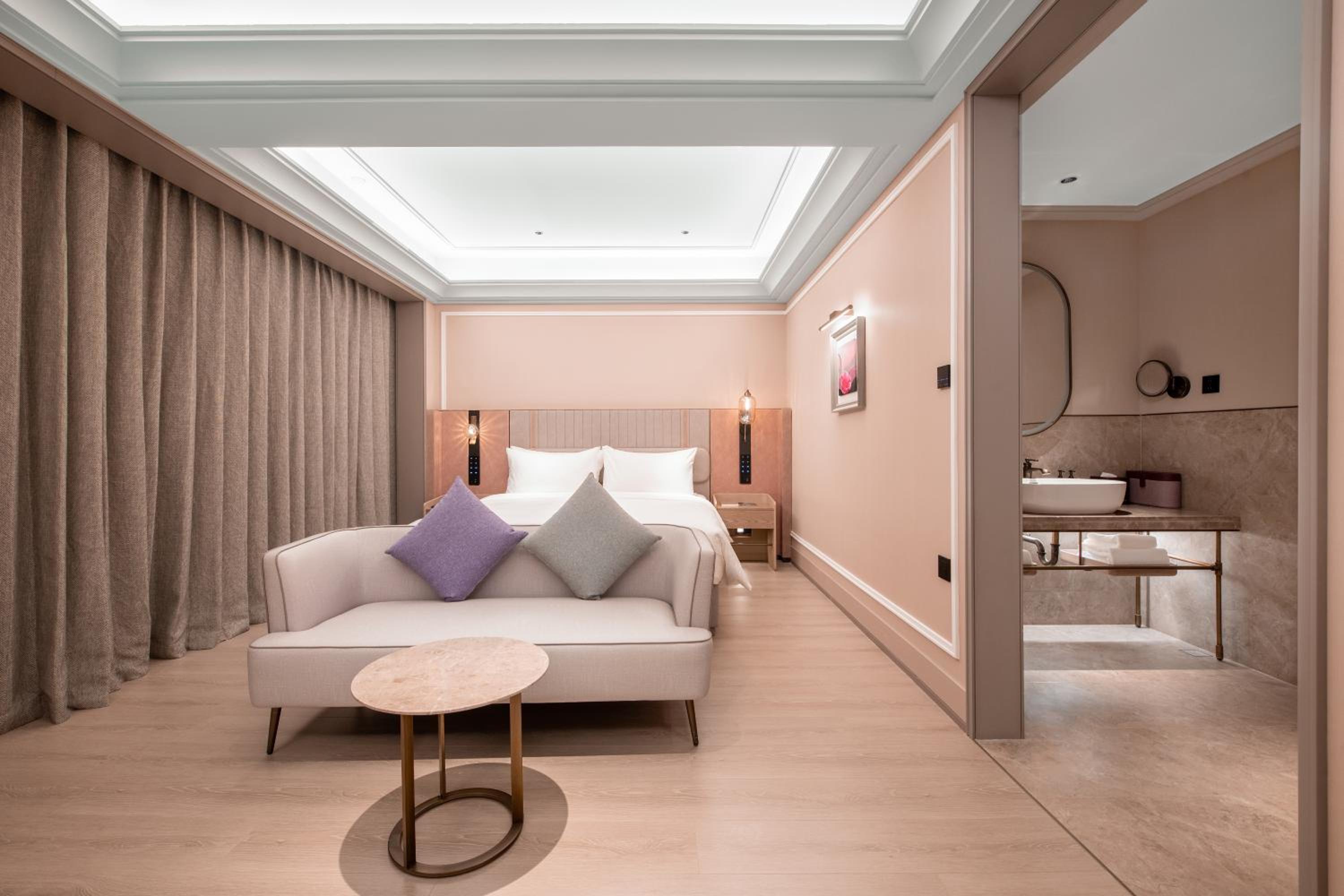 STANDARD, KING BED