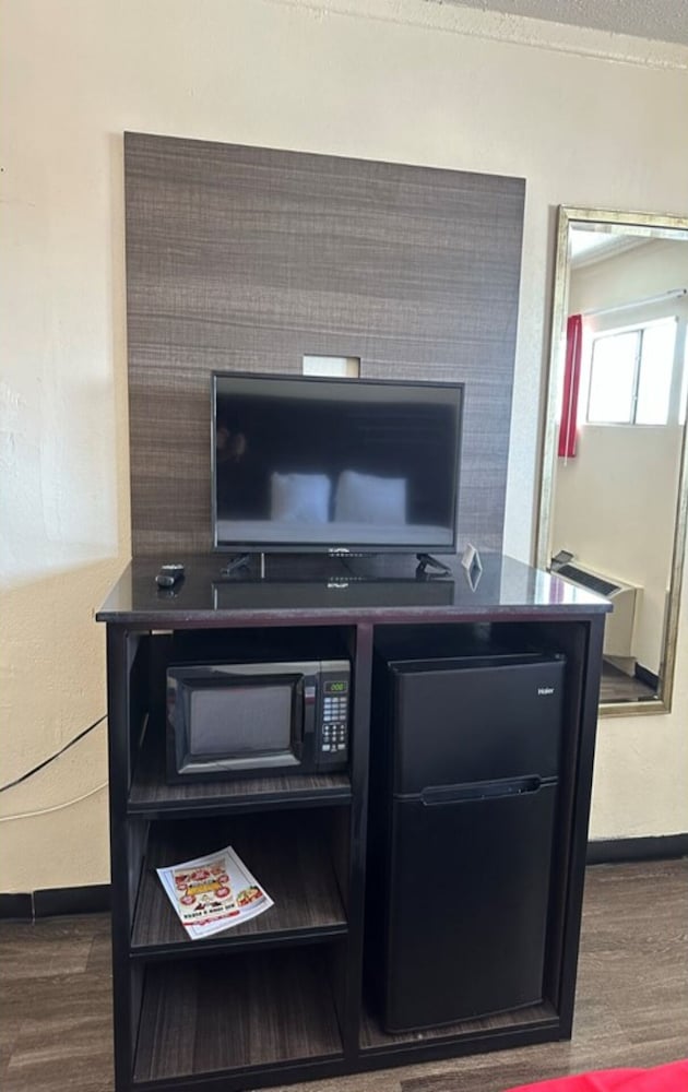 Oyo Hotel San Antonio Lackland AFB/Seaworld Hwy 90 W 42/52