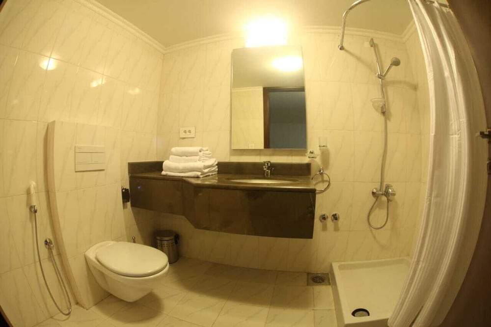 ONE TO ONE HOTEL 49/53
