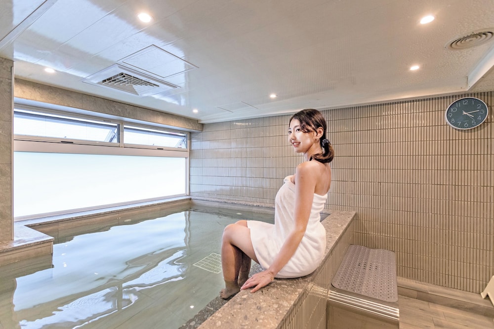 Jing Jing Holiday Hotel 34/46