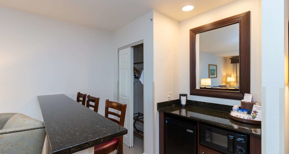 Best Western Plus Vineyard Inn & Suites 39/51