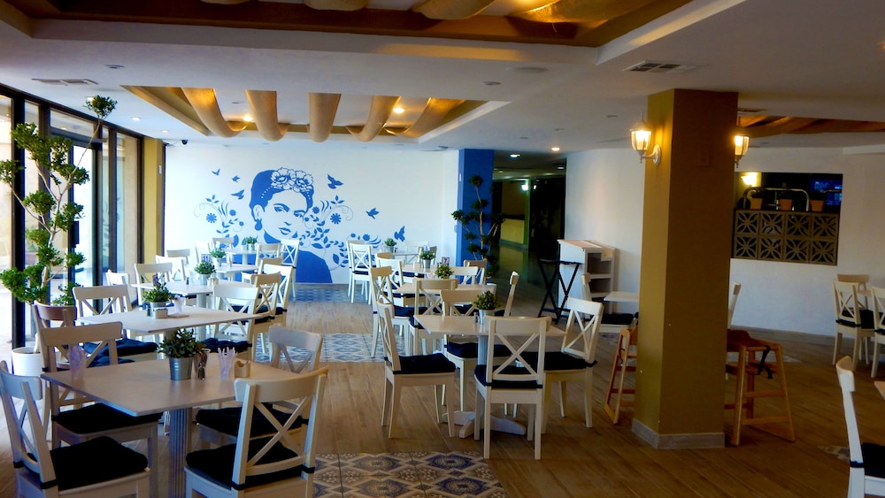 Corona Plaza Hotel 52/70
