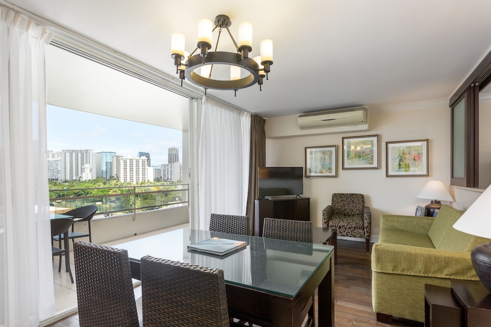 Regency on Beachwalk Waikiki by OUTRIGGER 38/50
