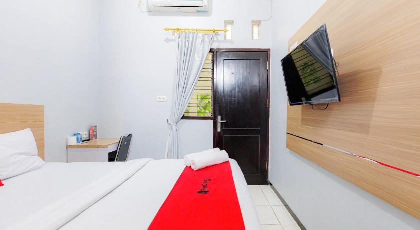 RedDoorz Plus near Malang Town Square 20/50