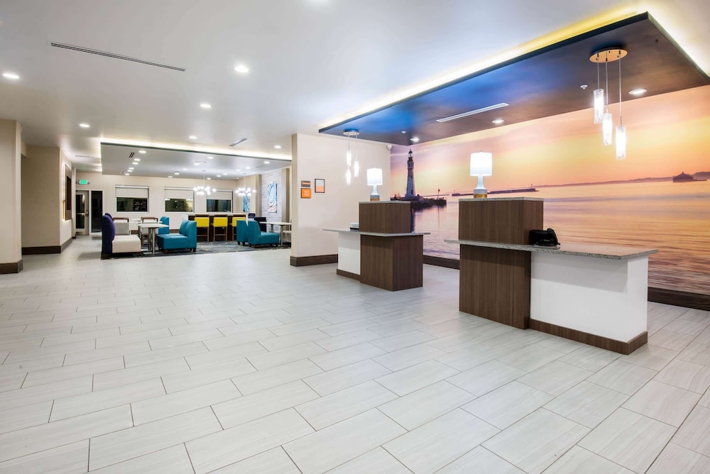 La Quinta Inn Suites By Wyndham Buffalo Amherst 5/50