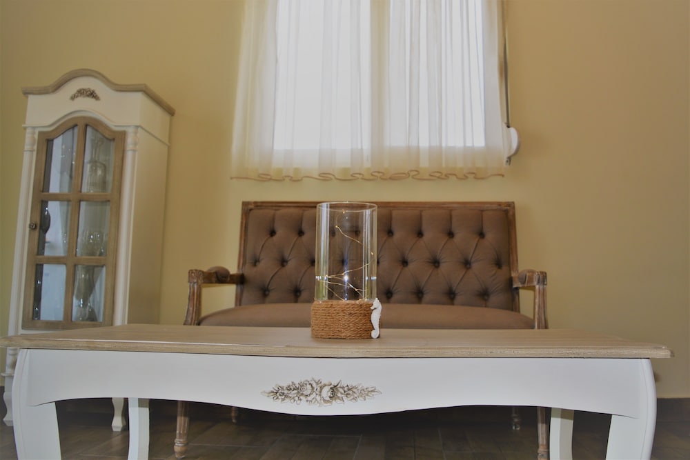 Anelia Boutique Studios And Apartments 5/50