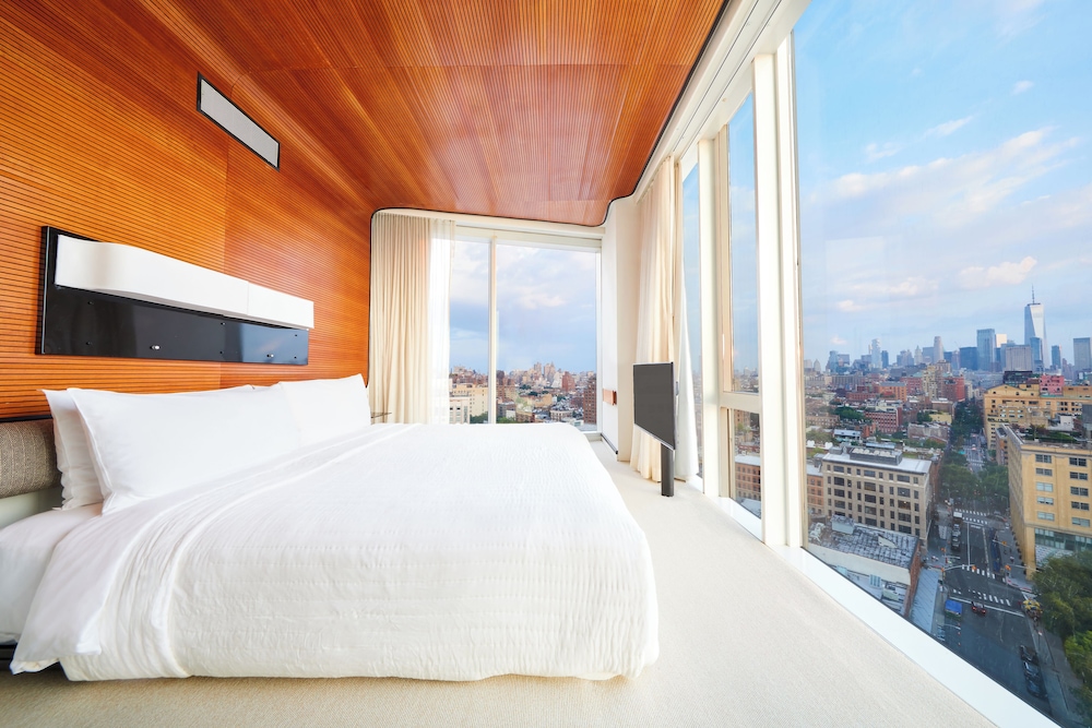 Empire, King Bed, Bathtub, Corner