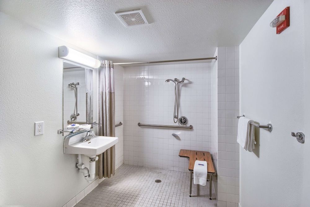 Motel6 Everett, WA - South 22/39