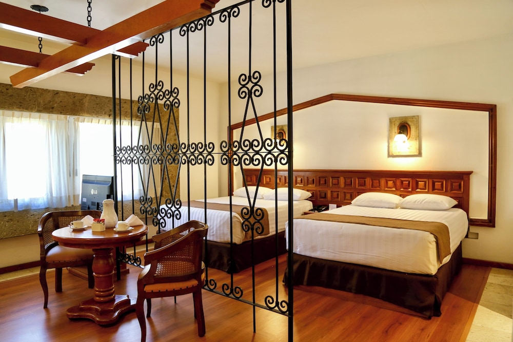 Junior Suite, 2 Queen Beds