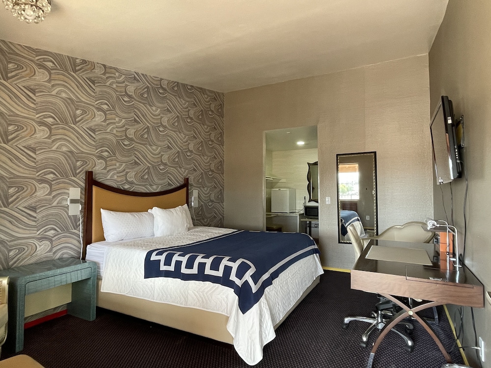 Crown Motel 12/66