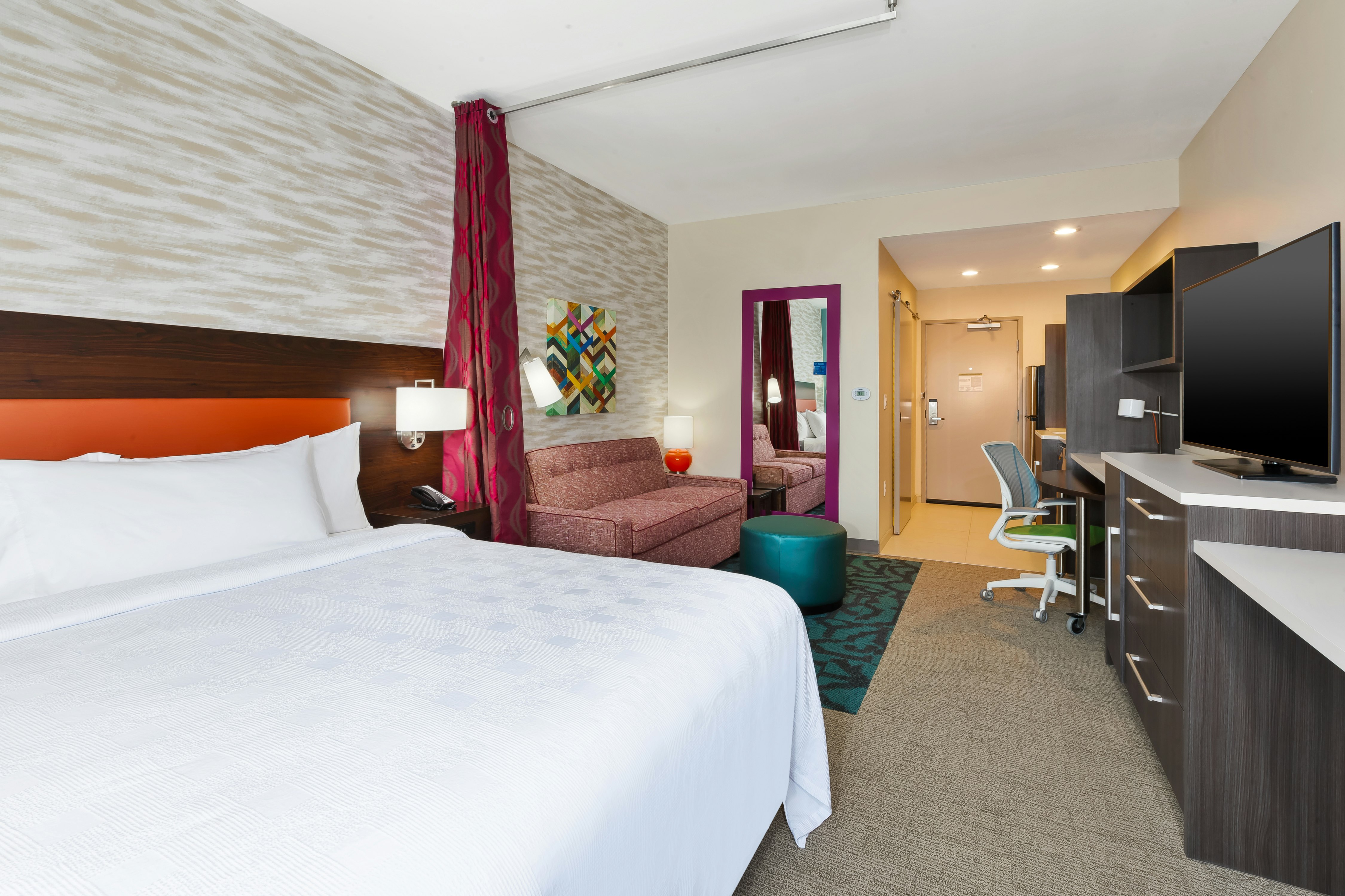 STUDIO, SUITE, KING BED