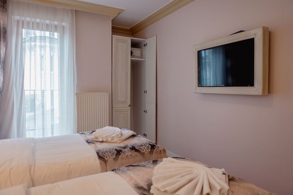 Agora Guesthouse & Hostel 32/70