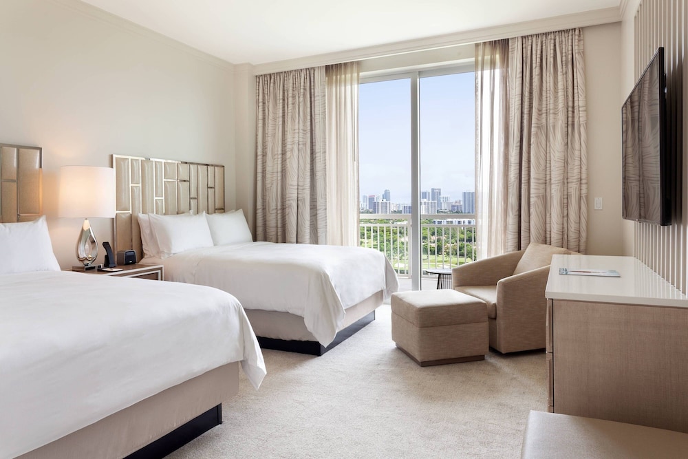 Room, 2 Queen Beds, Golf Course View, Balcony, Accessible
