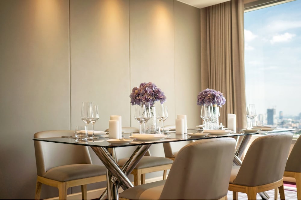 Avani Riverside Bangkok Hotel 55/72
