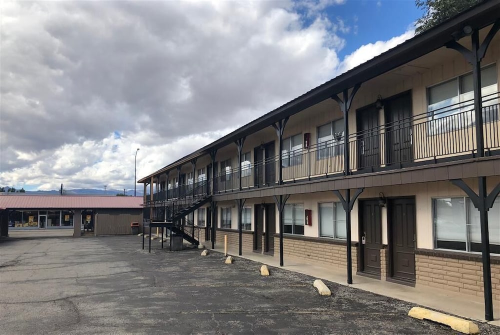 High Desert Inn 33/52