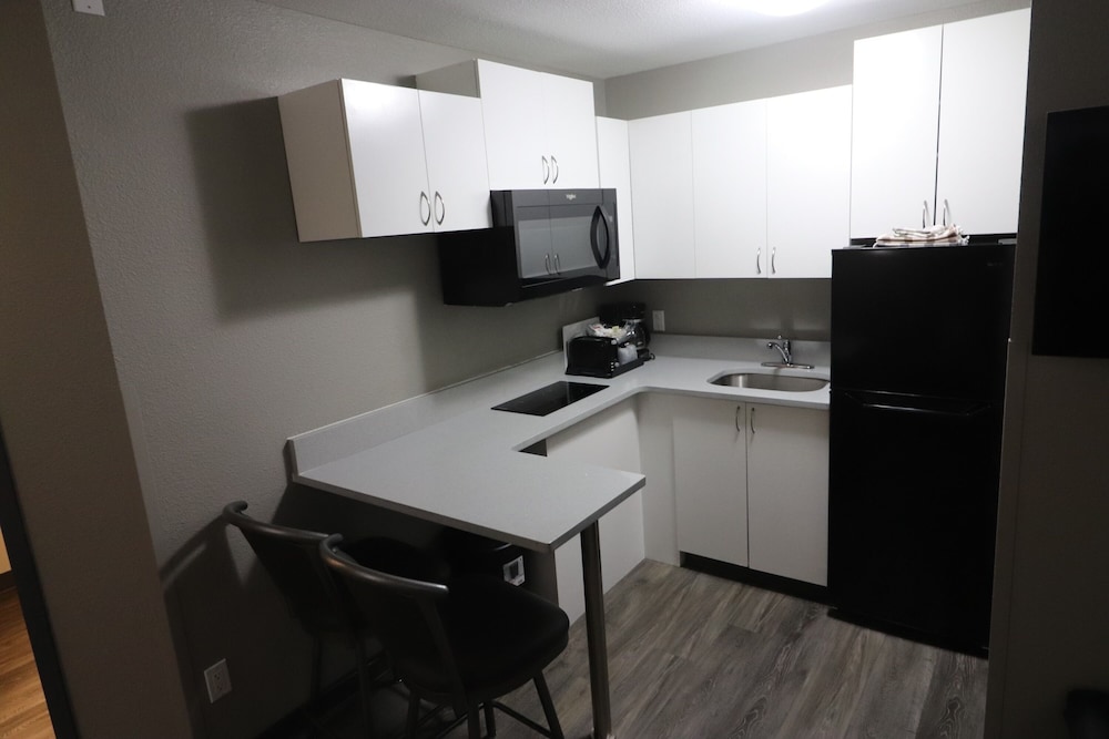 Days Inn by Wyndham Stony Plain 36/44