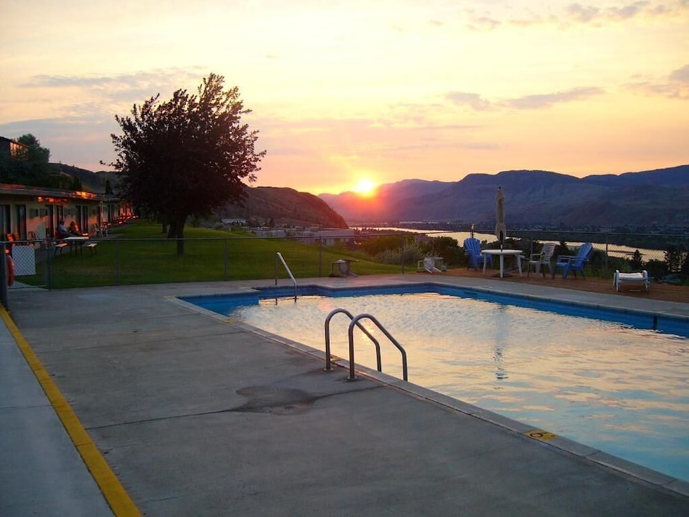 Hospitality Inn 39/55
