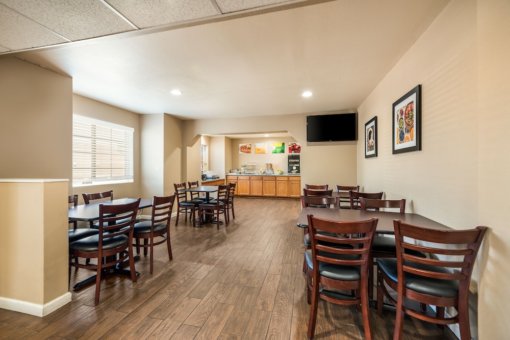 Quality Inn and Suites near NAS Fallon 26/30