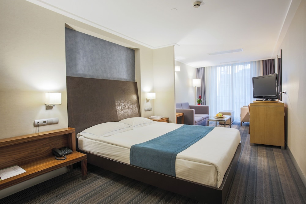 Housez Suites 6/65