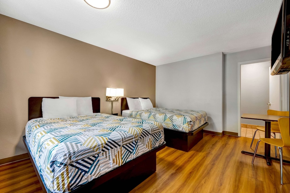 STANDARD, 2 DOUBLE BEDS, ACCESSIBLE