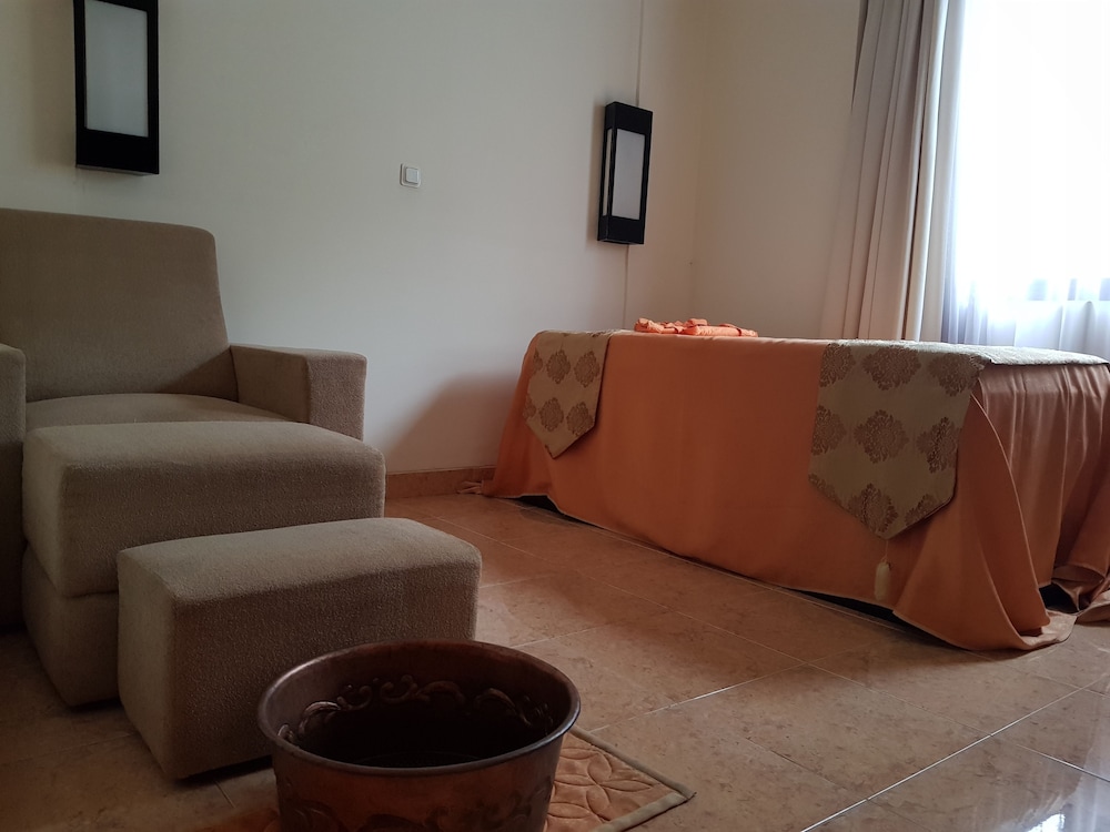 PrimeBiz Hotel Karawang 17/27