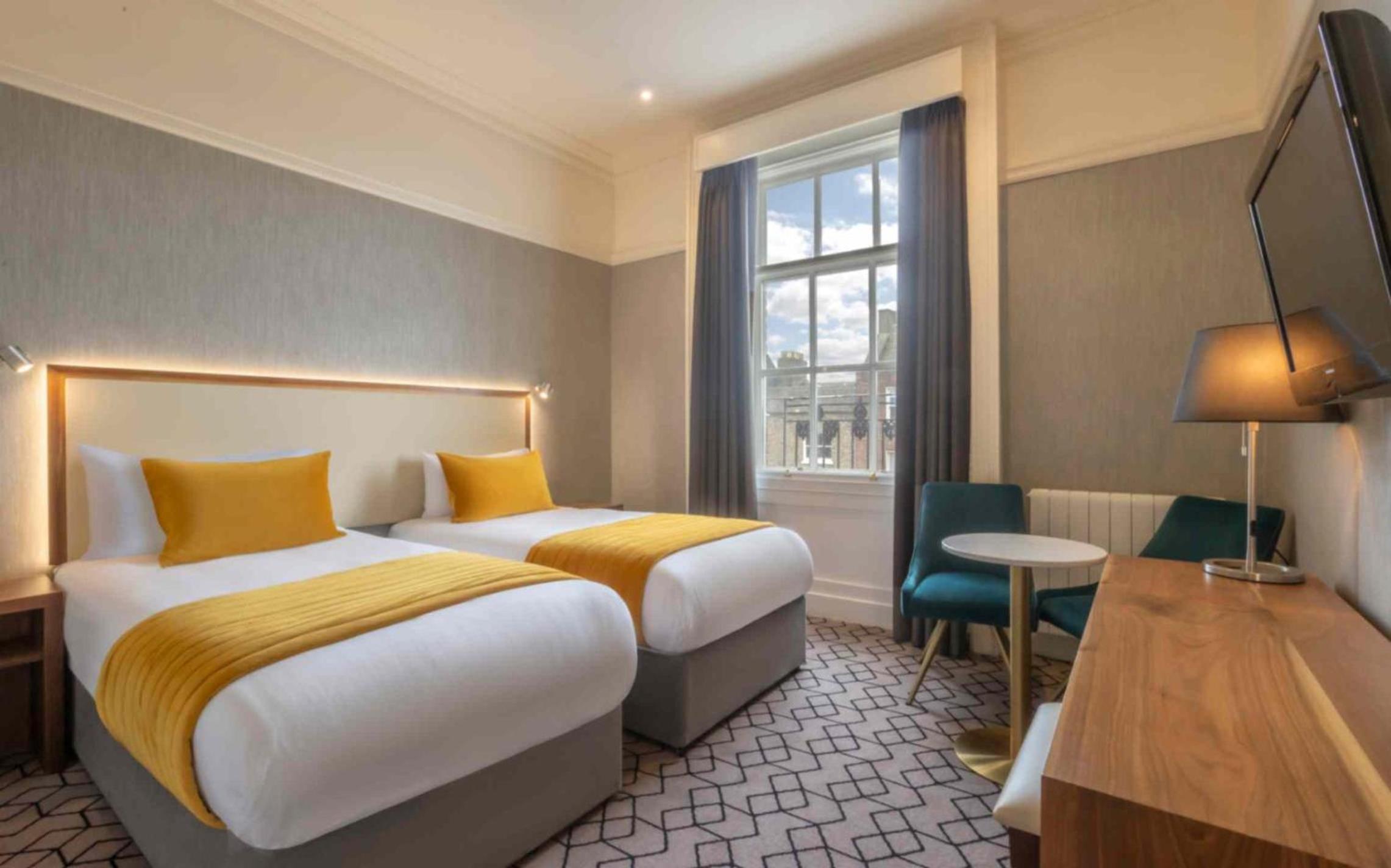 Room, Twin Beds