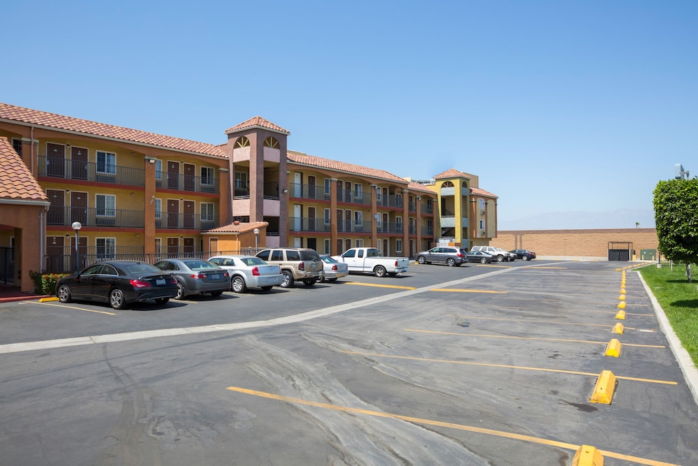 Heritage Inn And Suites 4/58