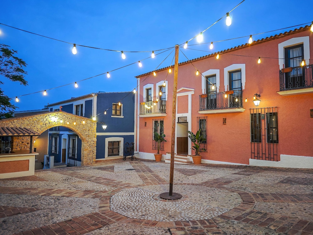 Occidental Pueblo Acantilado 44/50
