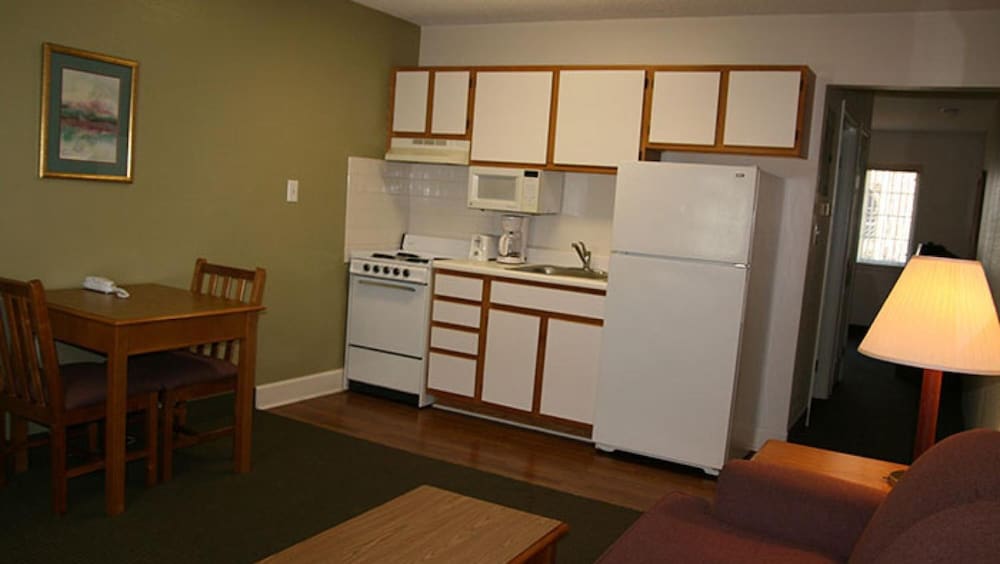 Affordable Suites Lexington 24/28