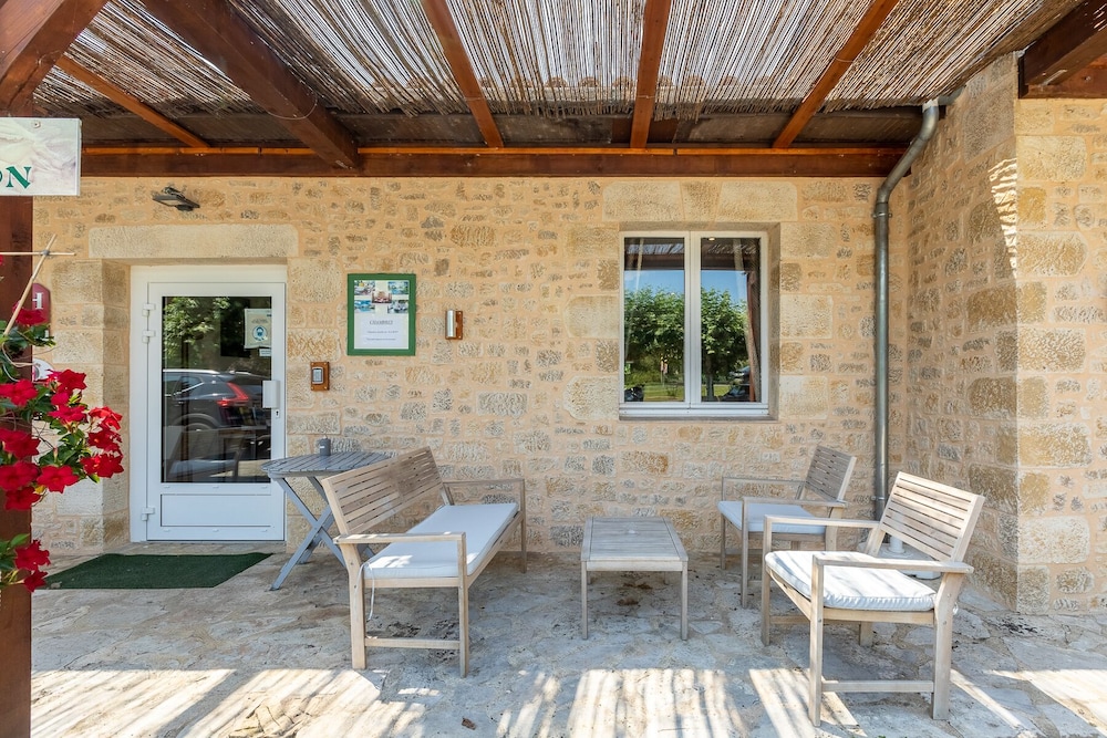HOTEL L OUSTAL 29/50