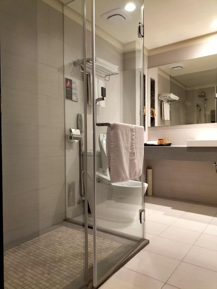 Urban Hotel 33 45/69
